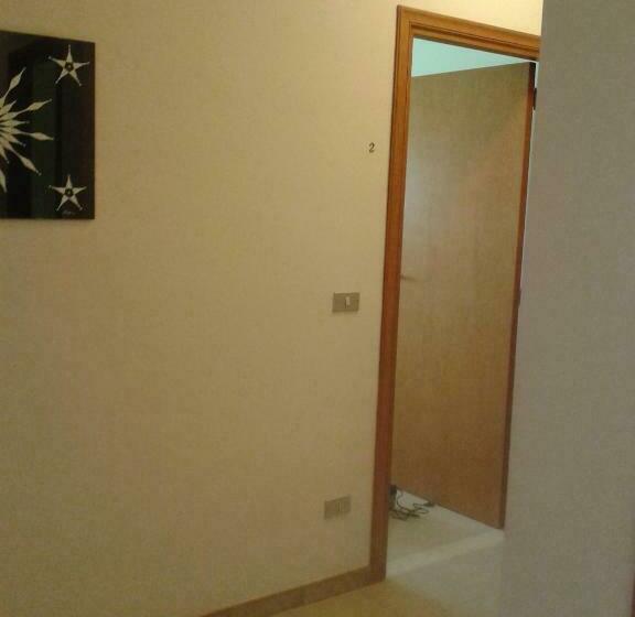 基本三人间, Joanne B&b