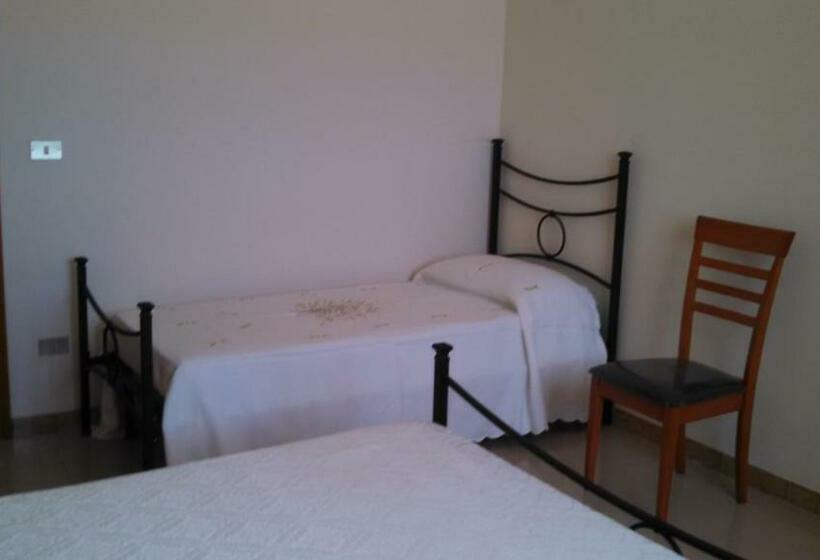 基本三人间, Joanne B&b