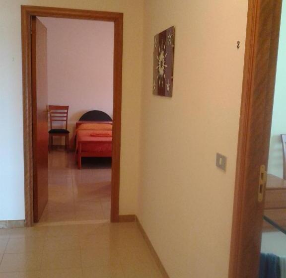 四人标准间, Joanne B&b