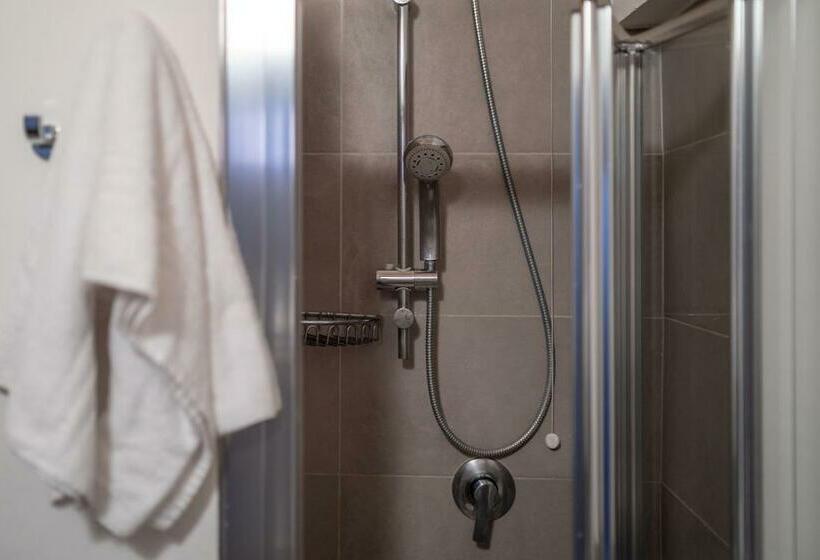 اتاق استاندارد یک نفره, Luogo Comune Ostello