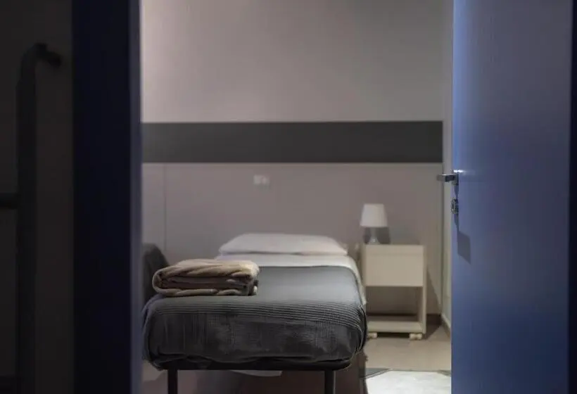 Economy Quadruple Room, Luogo Comune Ostello