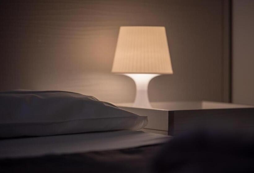 Economy Quadruple Room, Luogo Comune Ostello