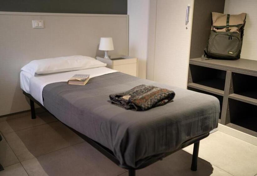 Economy Quadruple Room, Luogo Comune Ostello