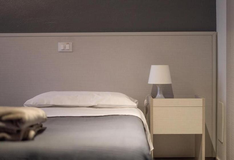 Economy Quadruple Room, Luogo Comune Ostello