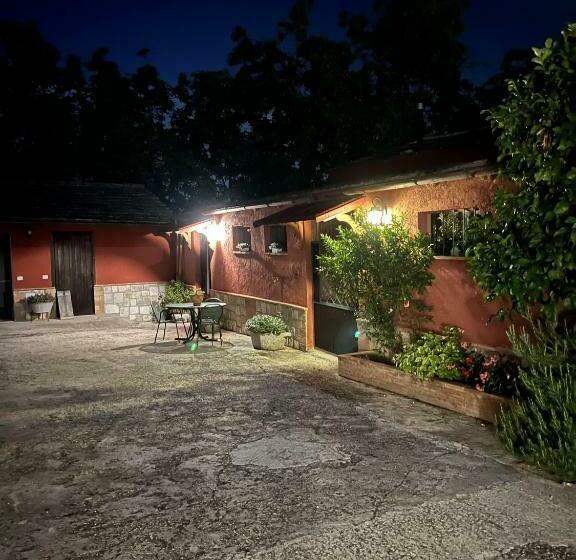 اتاق استاندارد سه نفره, B&b Colle Cucchiara