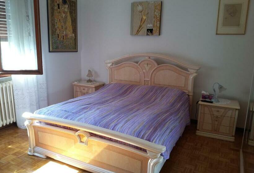اتاق استاندارد با وان آب گرم, B&b Fortuines