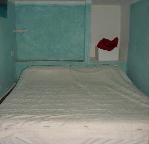 חדר משפחתי, Buenavistasurfmed