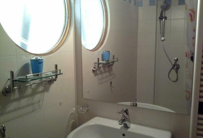 اتاق استاندارد یک نفره, Le Stanze Sul Po