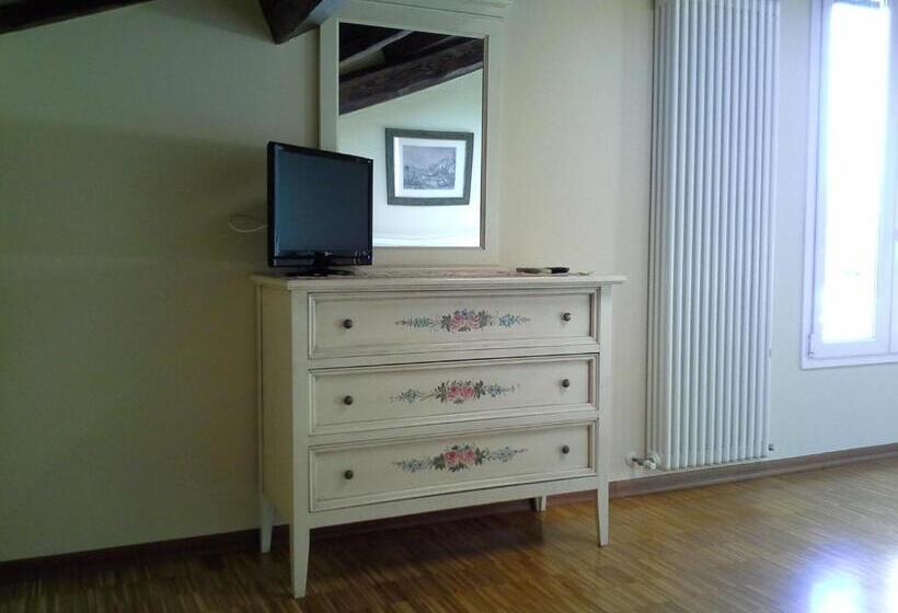 اتاق استاندارد سه نفره, Le Stanze Sul Po