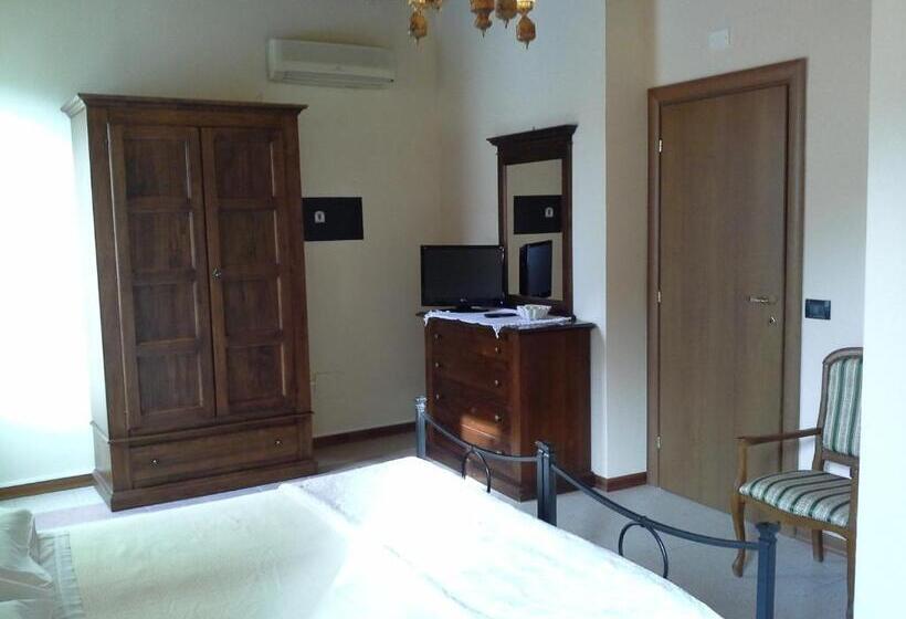 اتاق استاندارد سه نفره, Le Stanze Sul Po