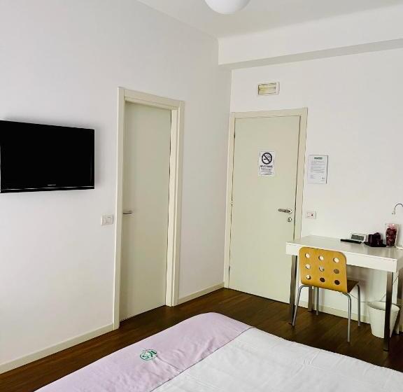 اتاق استاندارد با بالکن, Via Padova 165