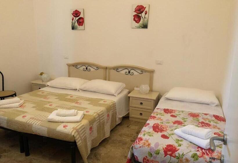 اتاق استاندارد سه تخته با چشم‌انداز باغ, Home Sweet Home B&b