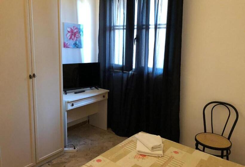 اتاق استاندارد سه تخته با چشم‌انداز باغ, Home Sweet Home B&b