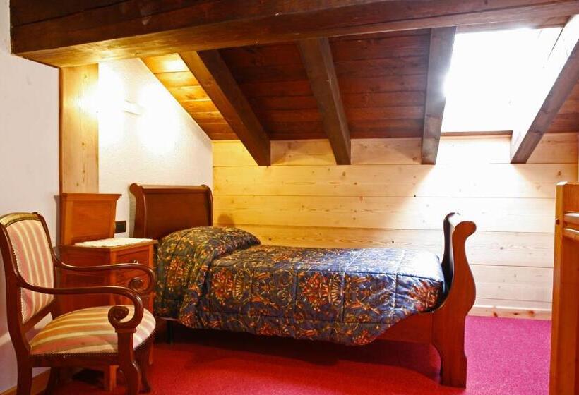 חדר סטנדרט לארבעה, Les Combes