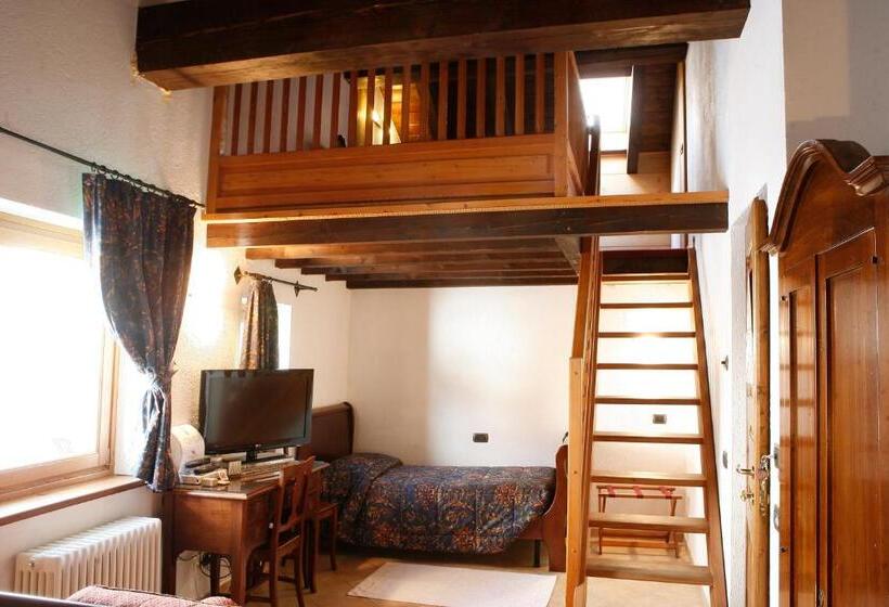 غرفة قياسية رباعية, Les Combes