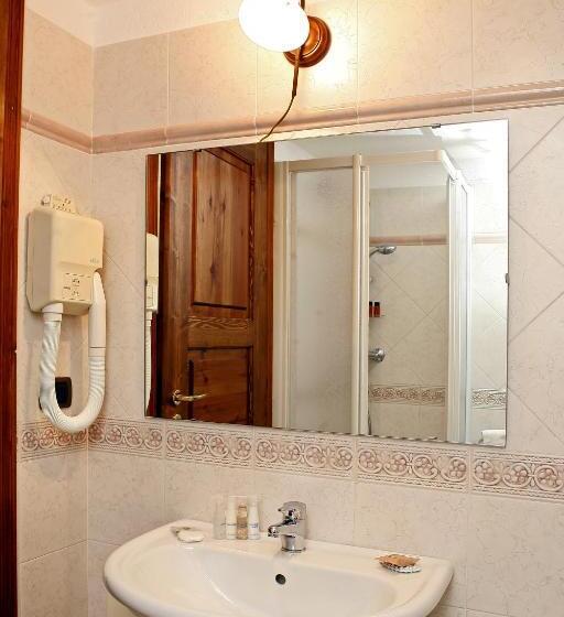 غرفة قياسية, Les Combes