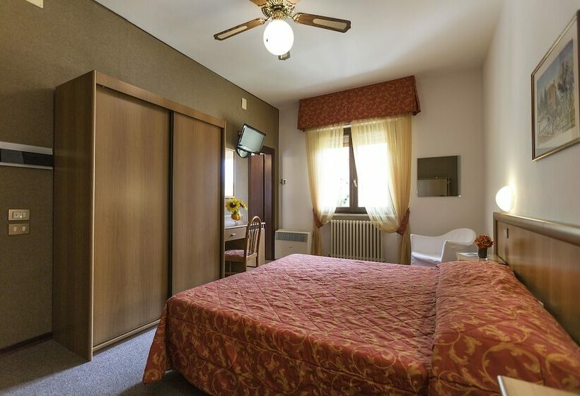 חדר אקונומי, Livia