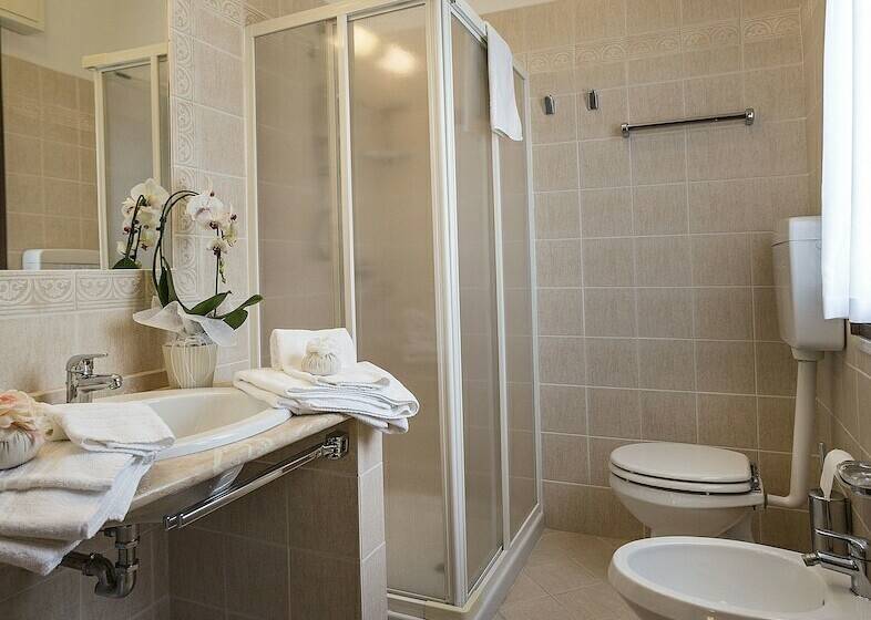 חדר אקונומי, Livia