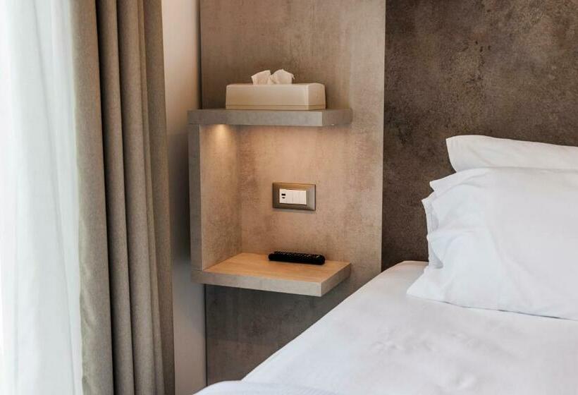 חדר סטנדרט יחיד, Livia