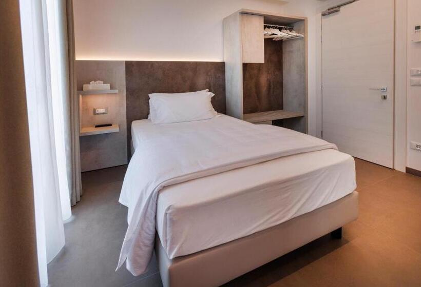 חדר סטנדרט יחיד, Livia