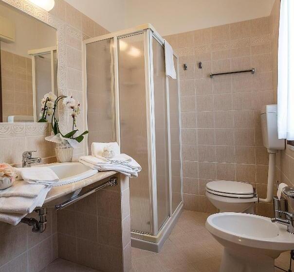 חדר אקונומי, Livia