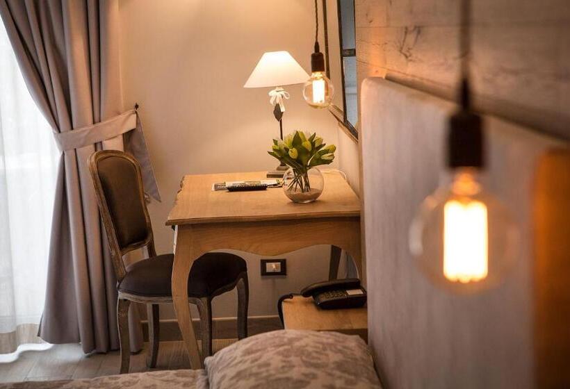 חדר סופריור, Livia