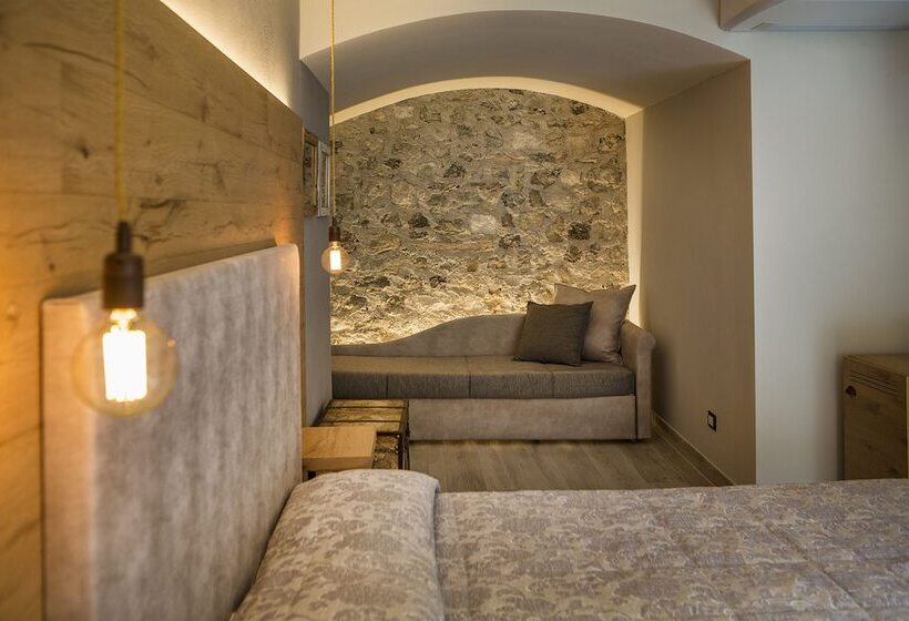 חדר סופריור, Livia