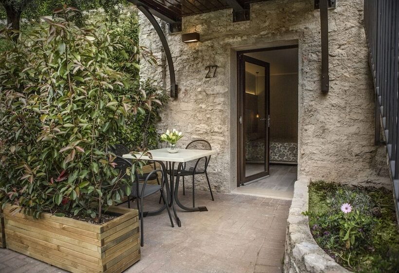 חדר סופריור, Livia