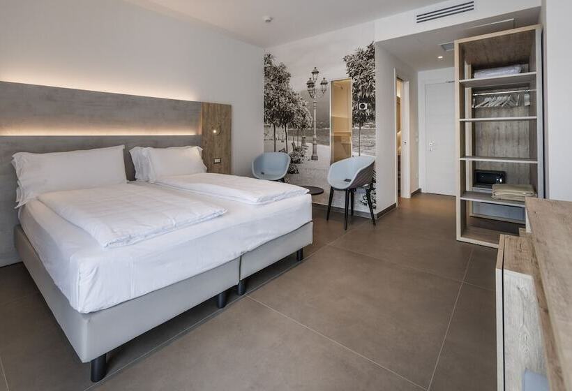 חדר סופריור, Livia