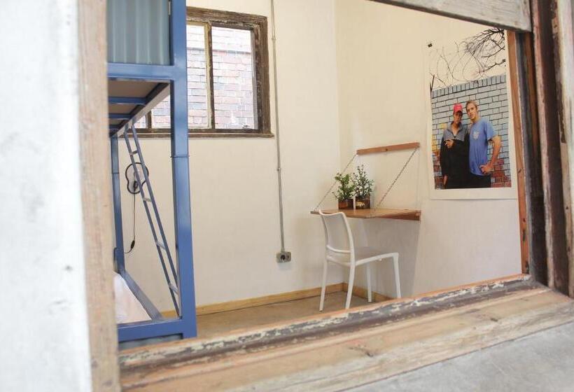 Номер Стандарт, Curiocity Backpackers Johannesburg