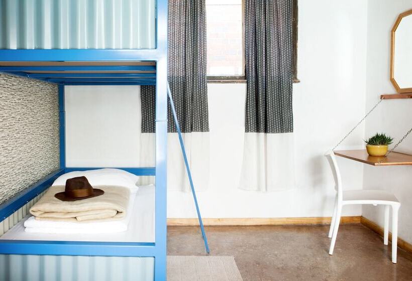 Номер Стандарт, Curiocity Backpackers Johannesburg