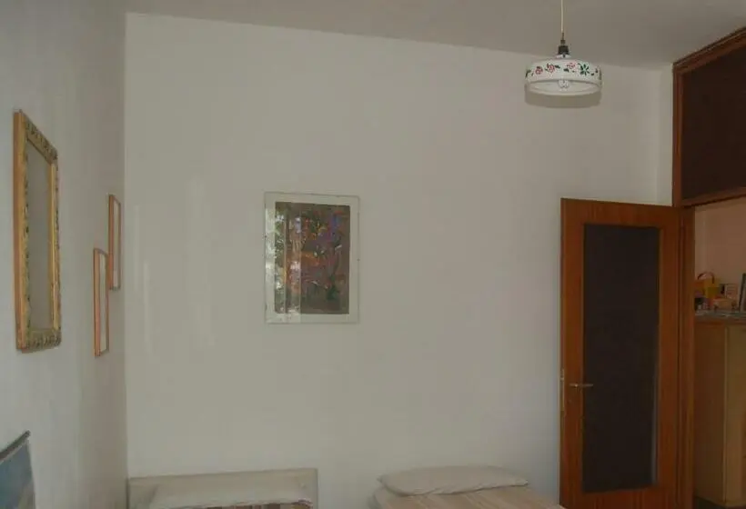 اتاق استاندارد با سرویس بهداشتی مشترک, B&b Early Leaving Bergamo Airport
