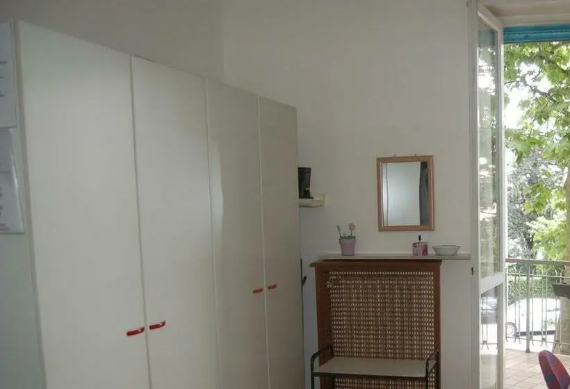 اتاق استاندارد با سرویس بهداشتی مشترک, B&b Early Leaving Bergamo Airport