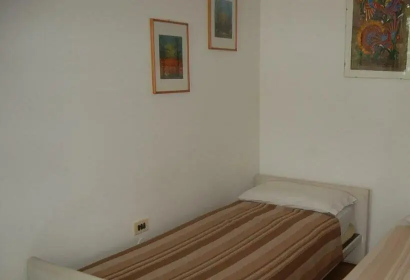 اتاق استاندارد با سرویس بهداشتی مشترک, B&b Early Leaving Bergamo Airport