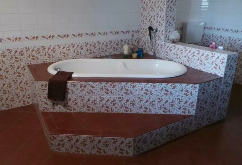テラスつきの2ベッドルームアパートメント, B&b La Rampichina