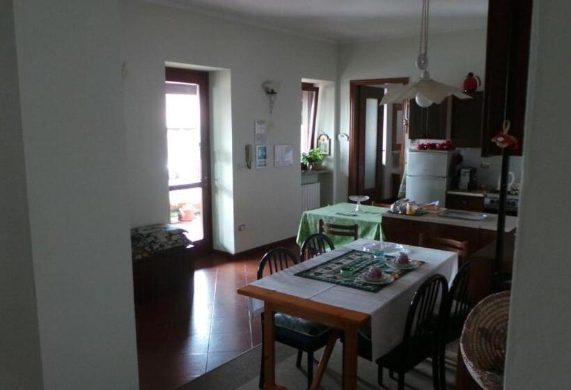 דירת 2 חדרים עם טרסה, B&b La Rampichina