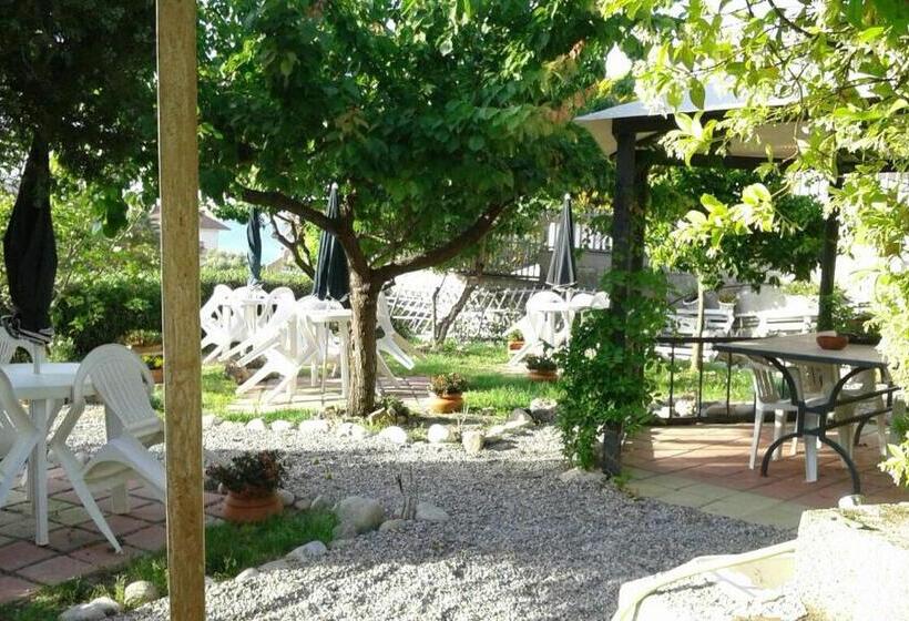 اتاق استاندارد سه نفره, B&b Magna Grecia