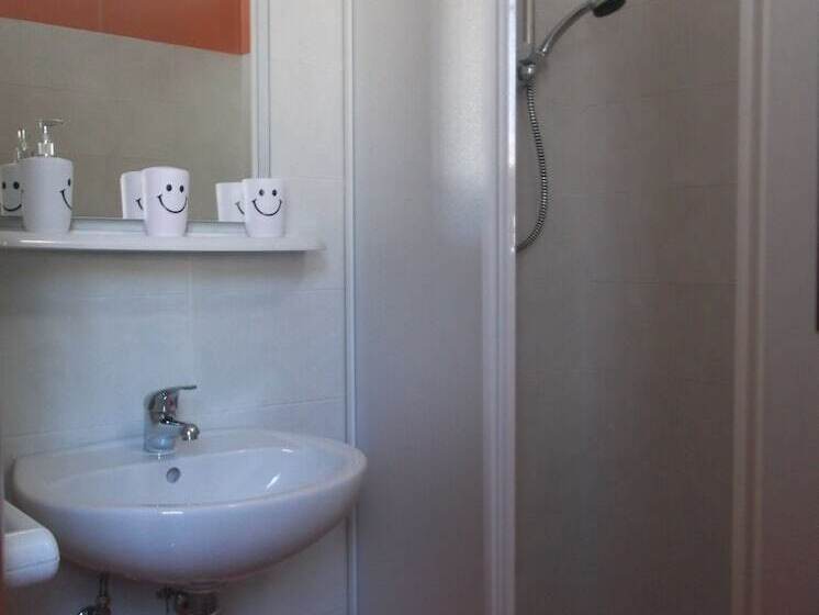 اتاق استاندارد سه نفره, B&b Magna Grecia