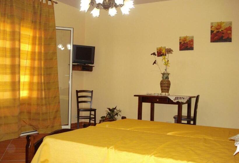اتاق استاندارد سه تخته با بالکن, B&b Ulivo