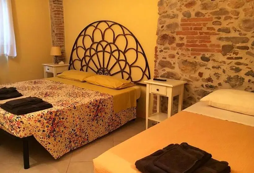 Habitació Triple Estàndard, Corte Capitani