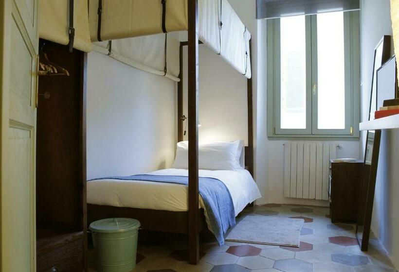 اتاق استاندارد یک تخته با سرویس بهداشتی مشترک, Mich&letti