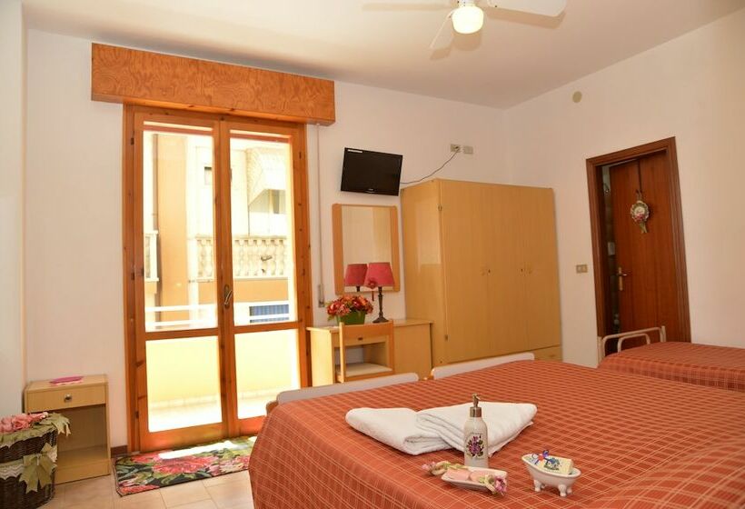 اتاق استاندارد سه تخته با بالکن, Maioli