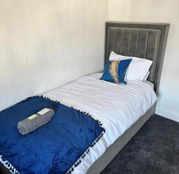 스탠다드 싱글 룸, The New Valeron