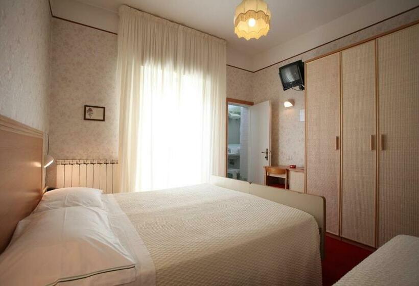 Classic room with balcony, Rondinella E Viola
