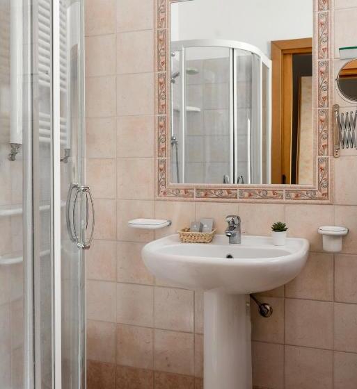 Comfort room with balcony, Rondinella E Viola