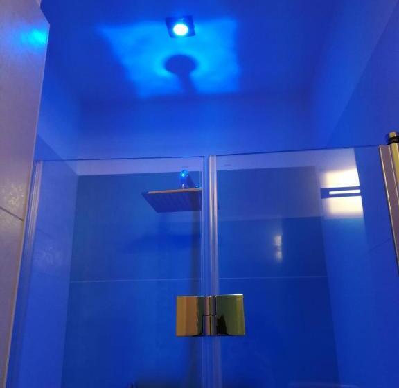 اتاق سوپریور خانوادگی, Rondinella E Viola