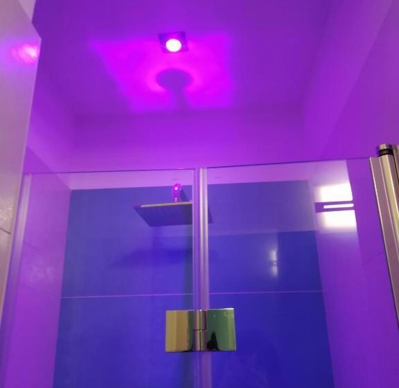 اتاق سوپریور خانوادگی, Rondinella E Viola