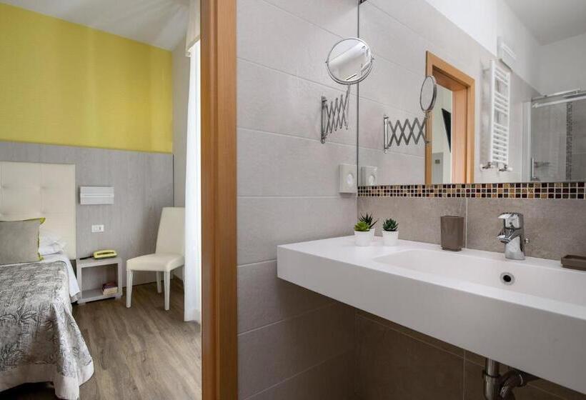 اتاق سوپریور خانوادگی, Rondinella E Viola