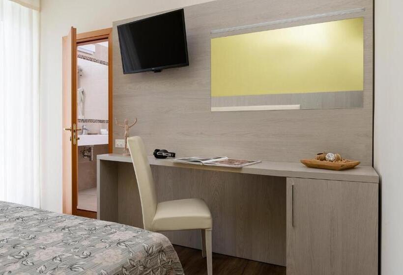 اتاق سوپریور خانوادگی, Rondinella E Viola