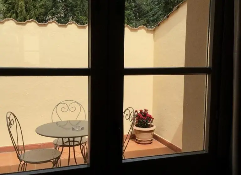 اتاق استاندارد با بالکن, Si Montalcino